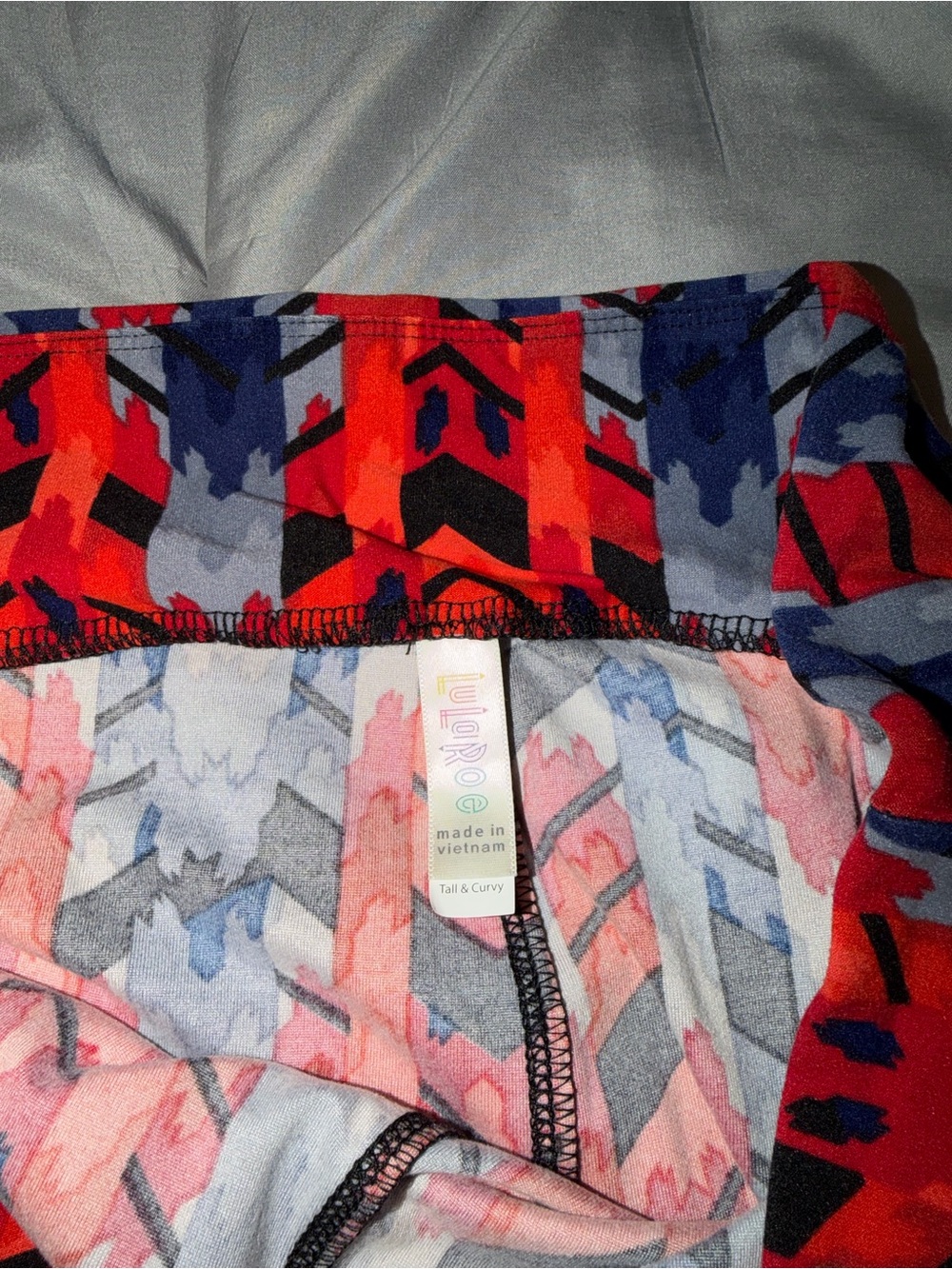 LuLaRoe Red & Navy Chevron Print Leggings. Euc - Picture 4 of 4